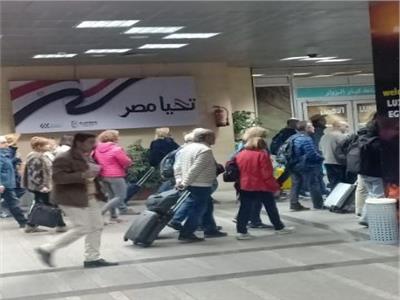 حركة وصول السياح طبيعية بمطار الأقصر 