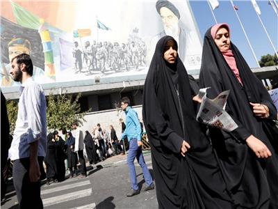 الحجاب أو الضرب.. فيديو صادم يثير الجدل حول ملابس النساء في إيران