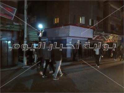فيديو وصور| قوات الأمن تغلق محلات بولاق الدكرور المخالفة لقرار رئيس الوزراء