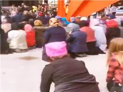 فيديو| إيطاليات يصلين خلف المسلمين أملا في النجاة من كورونا