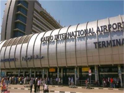 مطار القاهرة يستقبل رحلتين للمصريين العالقين بلندن