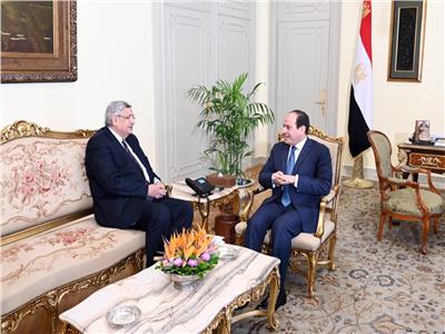 مستشار الرئيس السيسي يطمئن المصريين: هذه الفترة ستمر بسلام