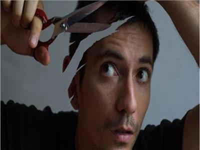 الفرق بين تقنية «الشريحة» و«الاقتطاف» في عملية زراعة الشعر 