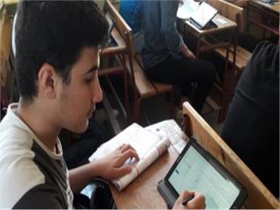 ٥٧٨ ألف طالبا يؤدون الامتحانات الإلكترونية التجريبية اليوم