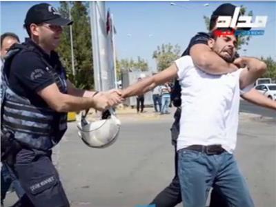 فيديو| تقرير يكشف تفاصيل إهانة وقمع الصحفيين في تركيا بسبب كورونا
