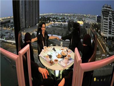 السعودية تعدل أوقات عمل المطاعم في شهر رمضان