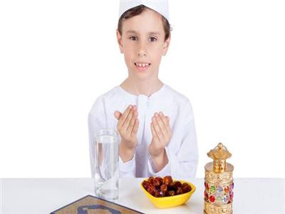 فتاوى رمضان| متى يكون فرضًا على الفتى أن يصوم؟.. «الإفتاء» تجيب