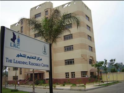 رئيس جامعة القاهرة يطلق اسم الدكتور هشام الساكت على مجمع التعليم المتطور