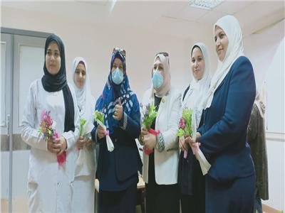 القومي للمرأة يزور المستشفيات بالمحافظات لتقديم الورود وبرقيات الشكر للطاقم الطبي