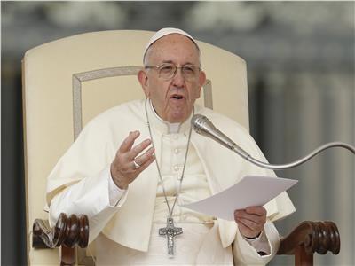 البابا فرنسيس يصلي من أجل الشمامسة 