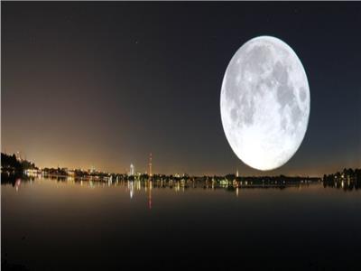 «السوبر مون».. رئيس البحوث الفلكية يعلق على ظاهرة القمر العملاق