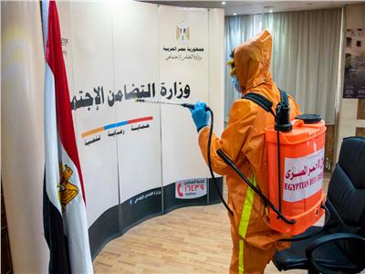 الهلال الأحمر المصري يقوم بتطهير وتعقيم ديوان عام وزارة التضامن الاجتماعي