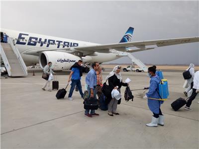 وصول رحلة استثنائية تقل 306 من العالقين بالسعودية لمطار مرسى علم
