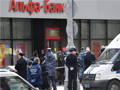 التفاصيل الكاملة لاقتحام بنك روسي واحتجاز رهائن