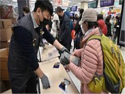 كوريا الجنوبية تعيد أكثر من 30 ألفا من مواطنيها في الخارج بسبب كورونا