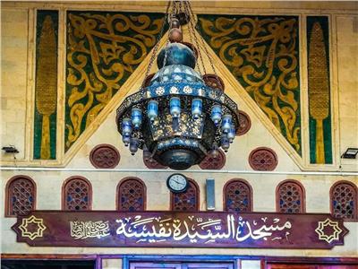 بـ٢٠ مصليا| صلاة الجمعة الأولى في مسجد السيدة نفيسة بعد غلق المساجد شهرين