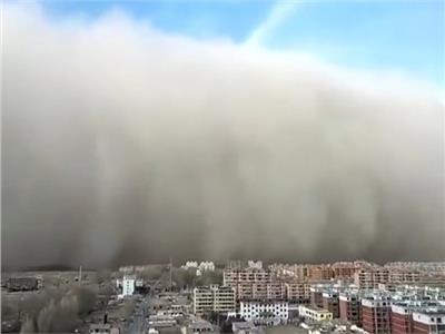 شاهد| عاصفة رملية قوية تضرب الصين ارتفاعها 100 متر‎