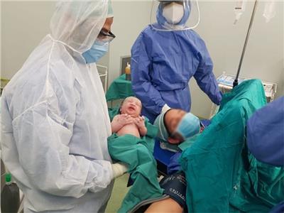  المستشفيات التعليمية تعلن عن أول حالة ولادة لمصابة بكورونا بمستشفى أحمد ماهر