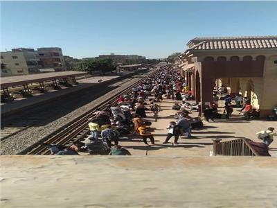 إجراءات عاجلة من «السكة الحديد» لتفادي زحام محطات الصعيد