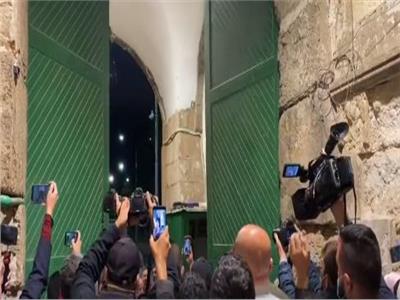 فيديو| اللحظات الأولى لفتح المسجد الأقصى المبارك بعد إغلاق دام 69 يومًا