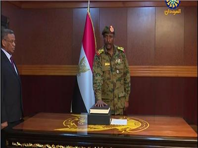 وزير الدفاع السوداني الجديد يؤدي القسم الدستوري