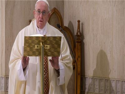 البابا فرنسيس: لا نسمح بأى شكل من أشكال التمييز العنصرى