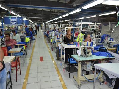 مصانع غرفة الملابس الجاهزة تبدأ توريد 3 ملايين كمامة قماش لـ«الشراء الموحد»