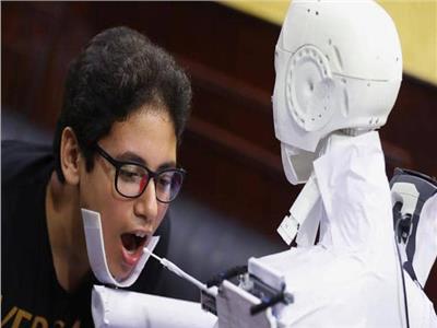 للحد من العدوى.. مهندس مصري يصمم «روبوت» لفحص مرضى كورونا