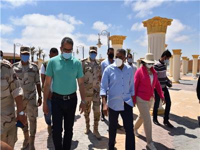 وزير السياحة والآثار يتفقد منطقة شاطئ كليوباترا ومتحف مطروح