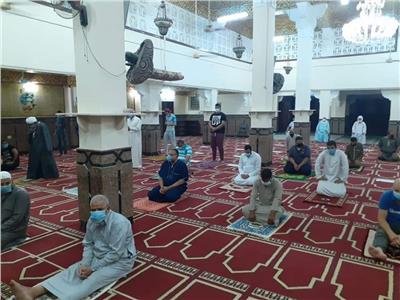 مساجد السويس تستقبل المصلين وإجراءات وقائية للحد من انتشار كورونا 