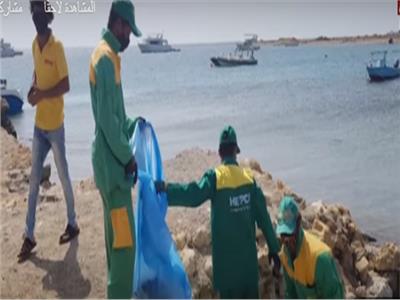 فيديو| وزارة البيئة: رفع 40 طن مخلفات من البحر الأحمر