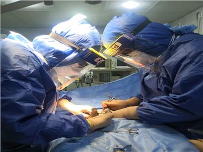 فريق طبي بقنا العام ينقذ مريض كورونا أصيب بانفجار الزائدة الدودية