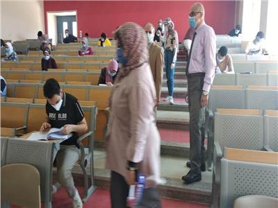صور| قيادات جامعة بدر تتفقد امتحانات الفرق النهائية مع تطبيق أعلى معايير الوقاية