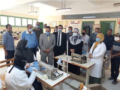 محافظ شمال سيناء يتابع أعمال خط إنتاج الكمامات بالعريش 