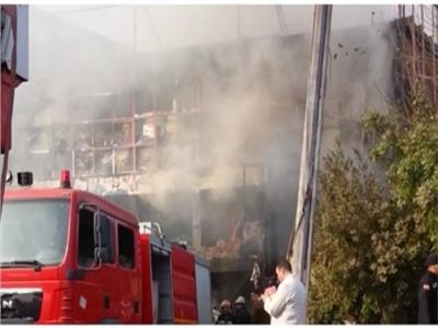 إصابة 4 عمال في حريق مصنع لمستحضرات التجميل بالعاشر من رمضان