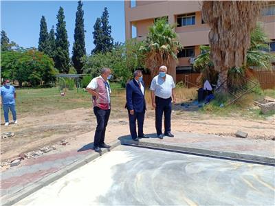 رئيس جامعة السادات يتفقد مشروع إنشاء أول ملعب للإكرليك