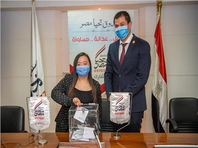 صور..أبطال مبادرة "مصر تستطيع" يتبرعون في صندوق تحيا مصر لدعم الجيش الأبيض