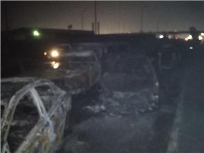 صور| تفحم 31 سيارة في حريق خط بترول طريق الإسماعيلية