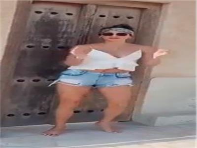 فيديو| فتاة ترقص بملابس غير لائقة داخل أحد مساجد قطر