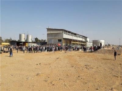 محتجون يغلقون محطة لضخ النفط بجنوب تونس للمطالبة بالتنمية والوظائف