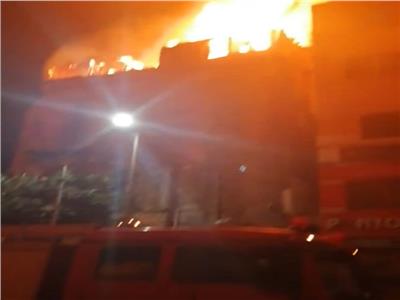 الحماية المدنية تحاول السيطرة على حريق العصافيري بالإسكندرية