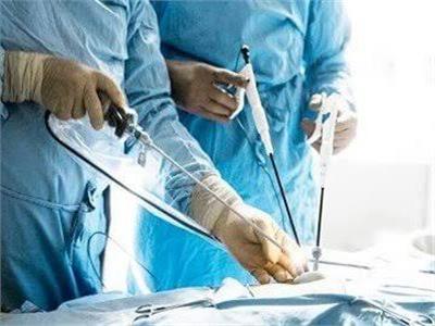  استشاري جراحة عامة يوضح العمليات التي تتم عن طريق المنظار الجراحي