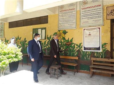 نائب محافظ القاهرة يتفقد المقرات الانتخابية بروض الفرض استعدادا لانتخابات الشيوخ