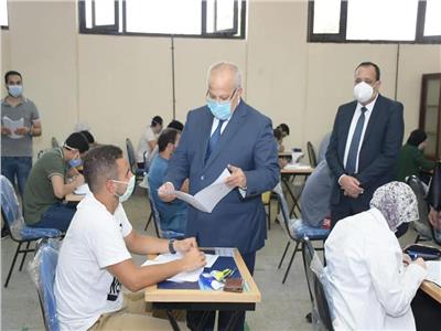 صور| جامعة القاهرة تتابع سير الامتحانات لحظة بلحظة من خلال غرفة العمليات الإلكترونية 