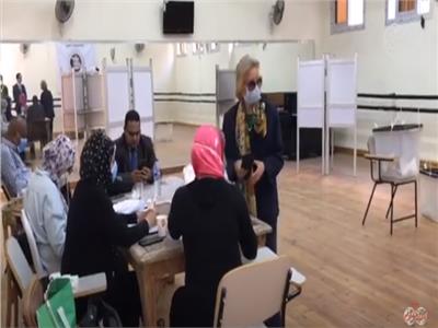 فيديو| فايزة أبو النجا تُدلي بصوتها في انتخابات الشيوخ بالزمالك