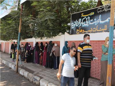 غرفة عمليات مستقبل وطن: زحام على التصويت في اللجان الانتخابية بسوهاج