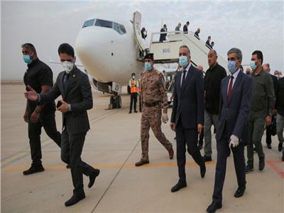 رئيس وزراء العراق يغادر إلى عمان للمشاركة في القمة المشتركة مع مصر والأردن