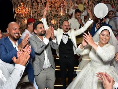 صور| نجوم مسرح مصر يحتفلون بزفاف شقيقة مصطفى خاطر