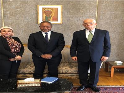نائب وزير الخارجية للشئون الإفريقية يستقبل مدير برنامج الغذاء العالمي في مصر