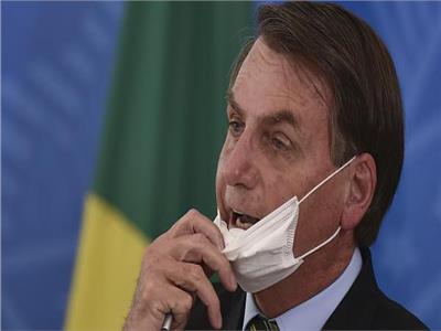 رئيس البرازيل: لقاح فايزر يُنبت لحية للنساء ويحول شخصًا لتمساح
